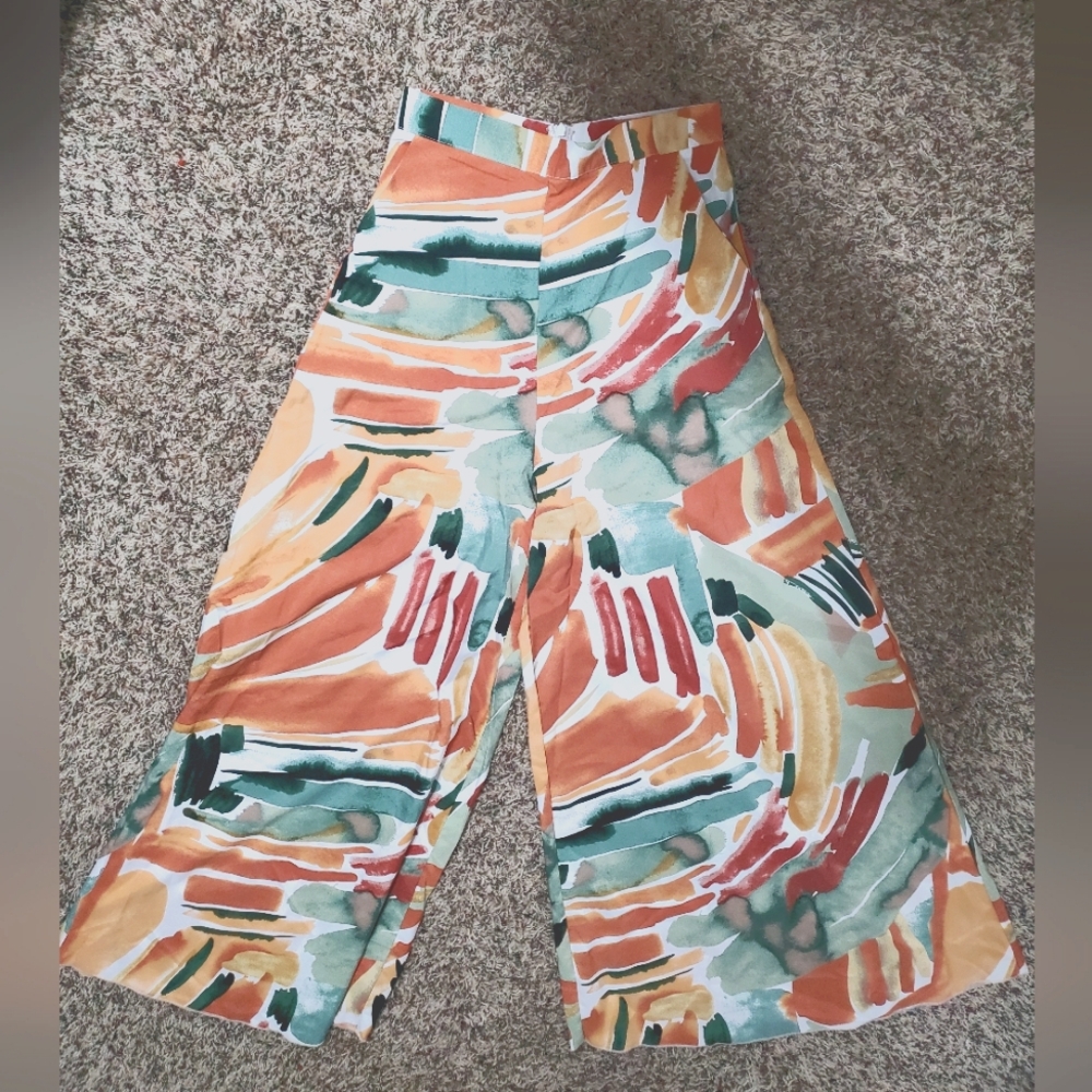 Cute flowy wide leg pant